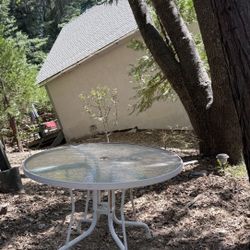 Free Round Outdoor Table