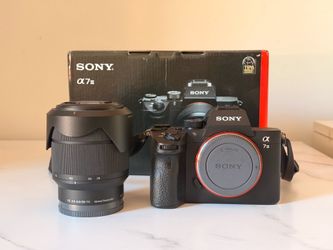 Sony Alpha 7 III Mirrorless Camera with Sony FE 28-70mm f/3.5-5.6 OSS Lens