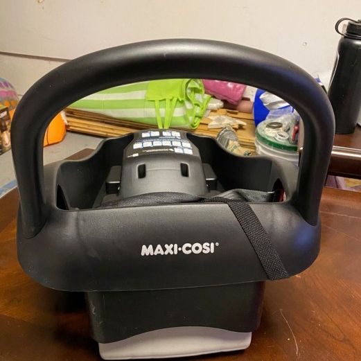 *BRAND NEW* Maxi Cosi carseat base, never Used 