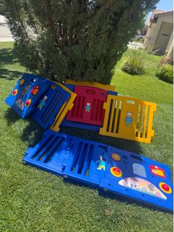 Kids play gate