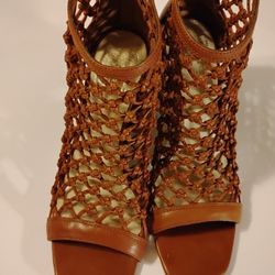 Vince Comuto Leather Sandals Size 9M