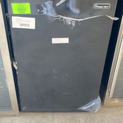 Magic chef ❄️Mini refrigerator❄️ HMR440 BT