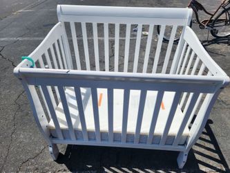 Mini crib