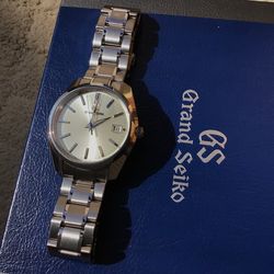 Grand Seiko Legendary 44 GS Case SBGV205.  Rare Silver-Champagne Dial.   FULL SET