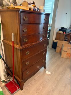 Chest of drawers