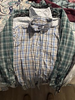 Men’s Medium Dress Shirts Long Sleeve Button downs. 