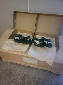 Olukai Black Sandles (NEW)