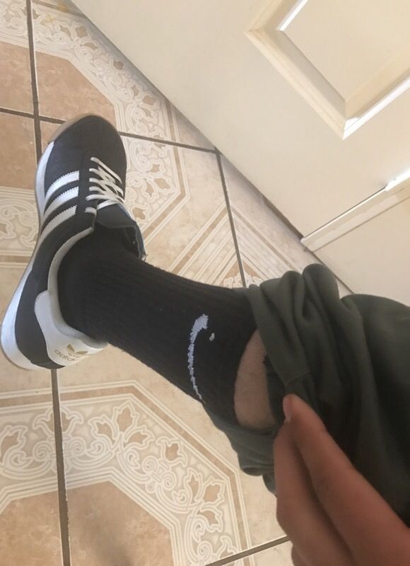 1 Nike sock (used)