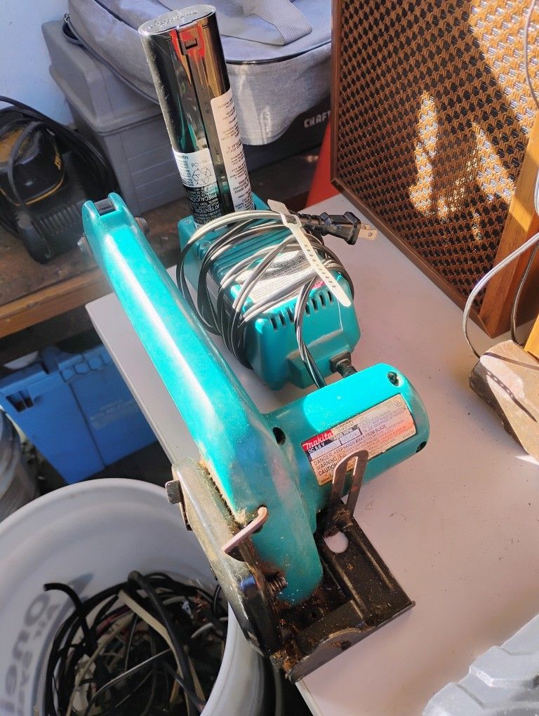 Serrucho Maquita Cargador Y Batería