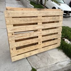 FREE WOOD PALLETS