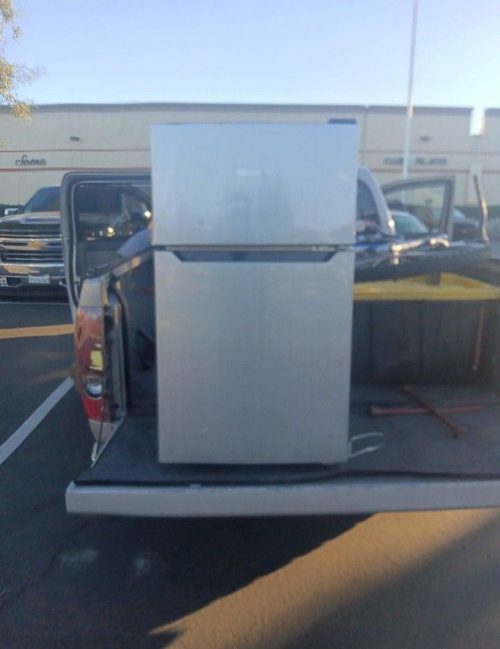 Hisense Mini Fridge for Sale in Bakersfield, CA OfferUp