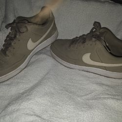 Men's Nike Court Vision Low Sneaker size 9.5