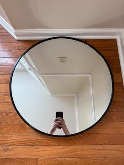 Round mirror
