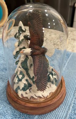 The Franklin Mint Wings of Glory Eagle Figurine by Ronald Van Ruyckevelt