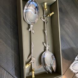 Silver & brass salad server.Boxed set w/birds -classy