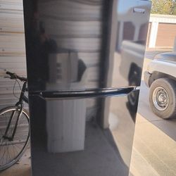 Frigidaire  Refrigerator 