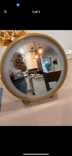 Round Light Up Mirror