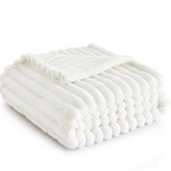 Bedsure White Throw Blanket for Couch - GentleSoft Cozy Blankets for Women, Cute Fleece Throws for Girls Dorm Graduation, Birthday Gifts for Women, Fa