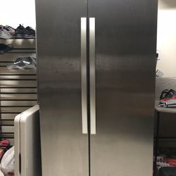 Refrigerator  Like New  Excellent Condition   4 years old   moving out sell 