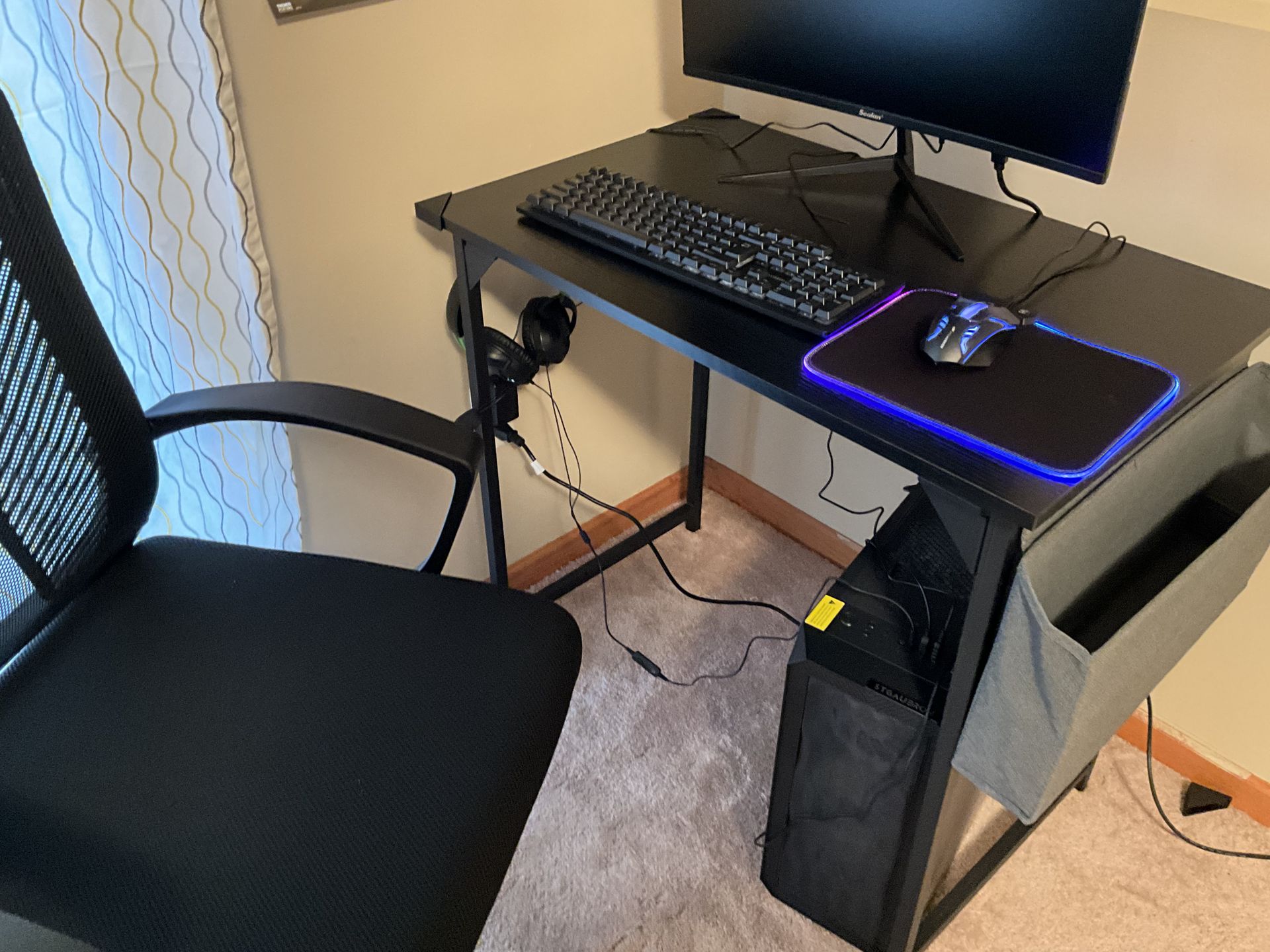 Regular Gaming pc comes with monitor and keybored and moose