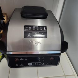 Ninja Indoor Grill/ Air Fryer 