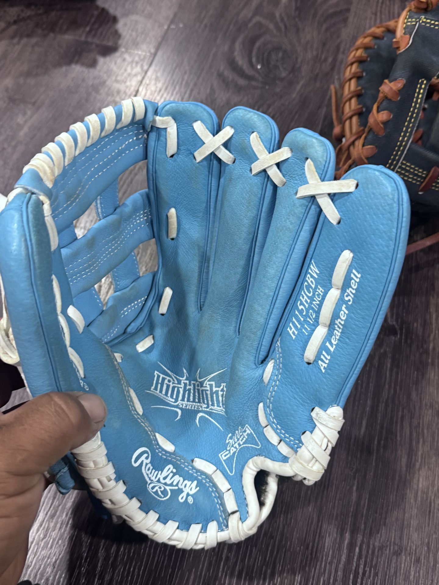 Rawling Highlight Sure Catch 11.5” Right Hand Throw