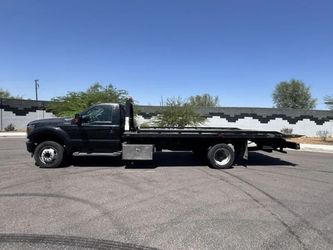 2014 Ford F550 Super Duty Regular Cab & Chassis