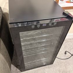 Klarstein Barolo 28 Uno – Mini Wine Refrigerator (Black)