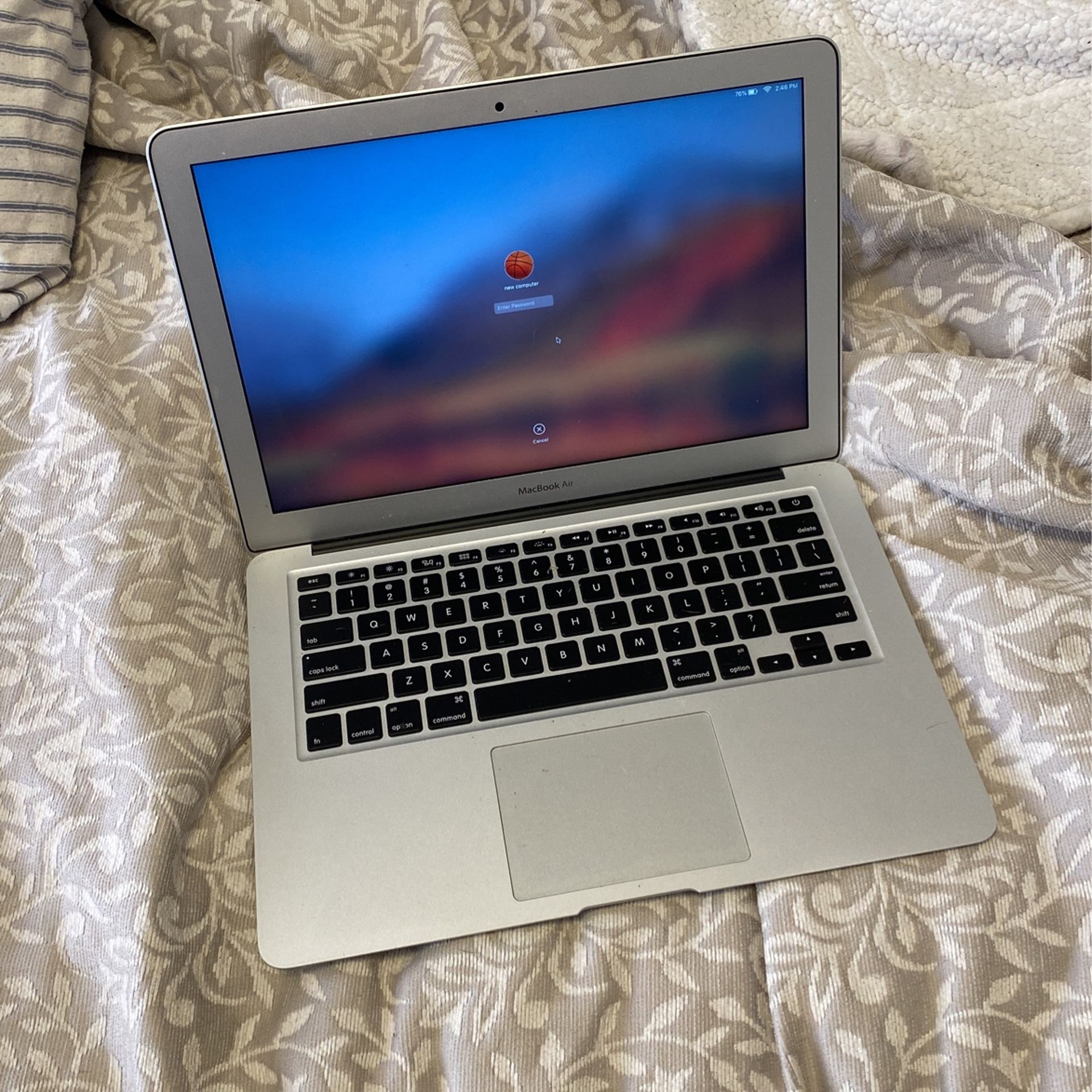 Mac Book Air 250$