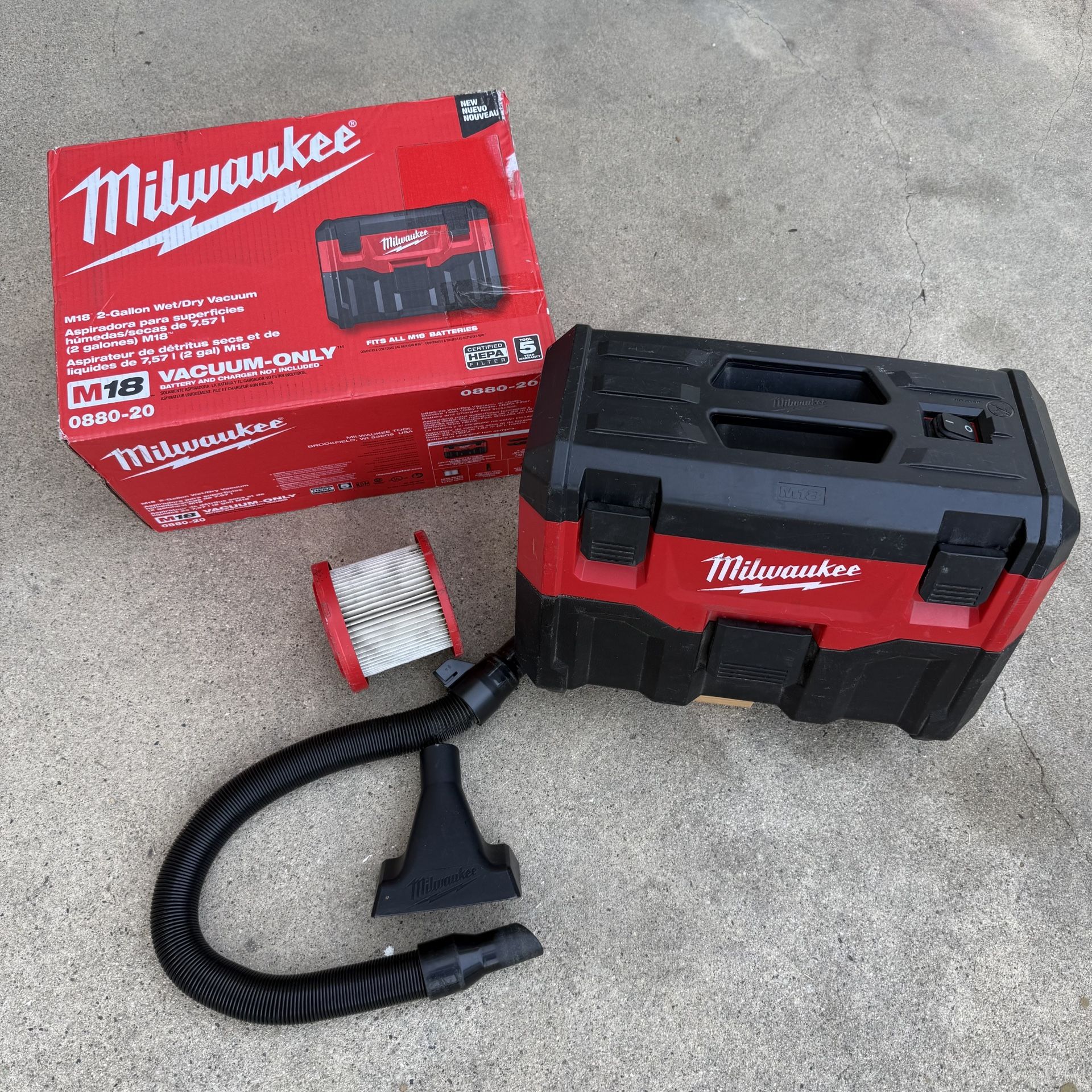 Milwaukee M18 18-Volt 2 Gal. Lithium-Ion Cordless Wet/Dry Vacuum (Vacuum-Only) used, missing crevice tip