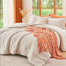 Full Comforter Set, 3-Piece All-Season Bedding, Beige
Ultra Soft & Breathable, Down Alternative, Bed Set Includes 1 Lightweight Comforter (82"x86") an