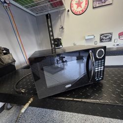 Sunbeam .7 Cu. Ft. Microwave