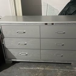 6 Drawer Dresser
