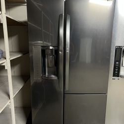LG Black Stainless Steel Refrigerator-60 DAY WARRANTY 