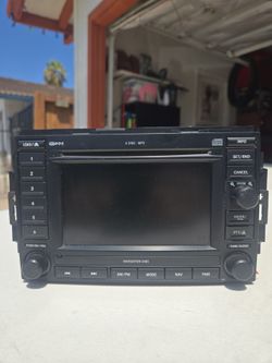 Stock automobile stereo(6 disc Changer)