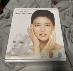 Light facial beauty mask