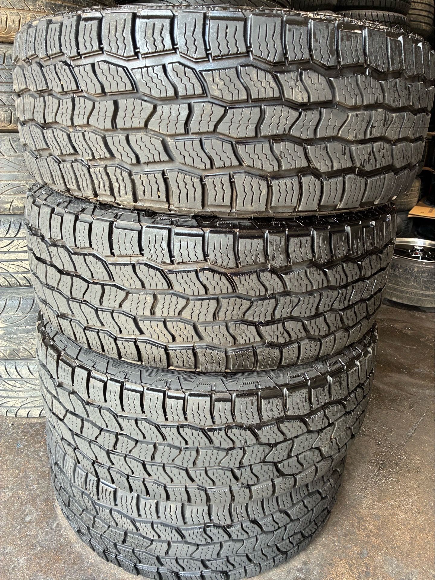 Set of 4 tires like new coopers discoverer A/T 275/55R20