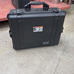 Pelican Case 1600 Camera Lens Storage Gun