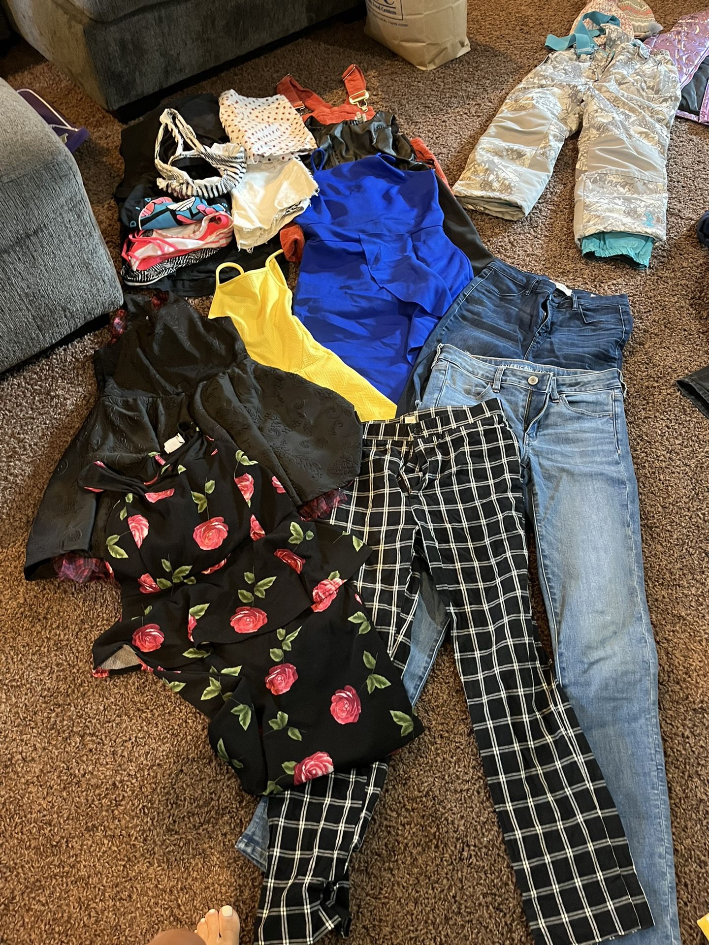 Young Ladies juniors Dresses, Jeans, Shirts, Shirts Size Medium