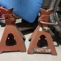 Jack stands