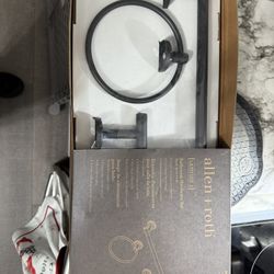 New In The Box 2 Sets Allen + Roth 3- Piece Bathroom Set