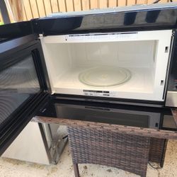 Kitchen Appliance Frigidaire Overrange Microwave And Dishwasher