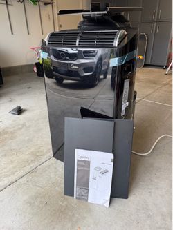 Midea 12,000 BTU Portable AC w/ Kit Hose Remote – Great condition