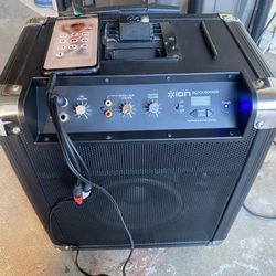 ION SPEAKER IN EXCELLENT CONDITION (NO BLUETOOTH) ONLY AUX AND PLUG IN ONLY IS LOUD
