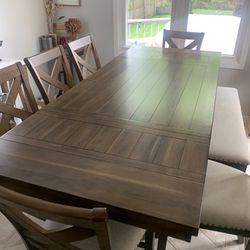 Like New! Dining Table With 6 Chairs & Bench. Has Leafs Seats 6 or 8