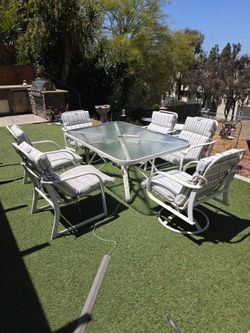 Patio Table and 6 Chairs (2 are Swivel Chairs)