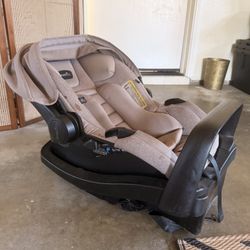 Evenflo baby Carseat 