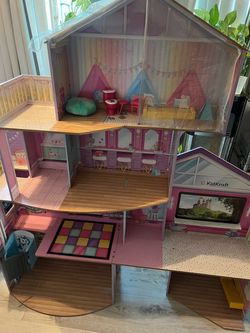 KidKraft Doll house
