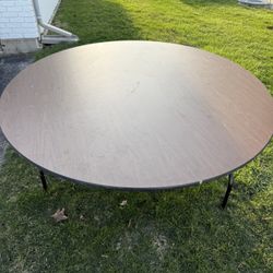 Round Sturdy Wood Folding Tables 