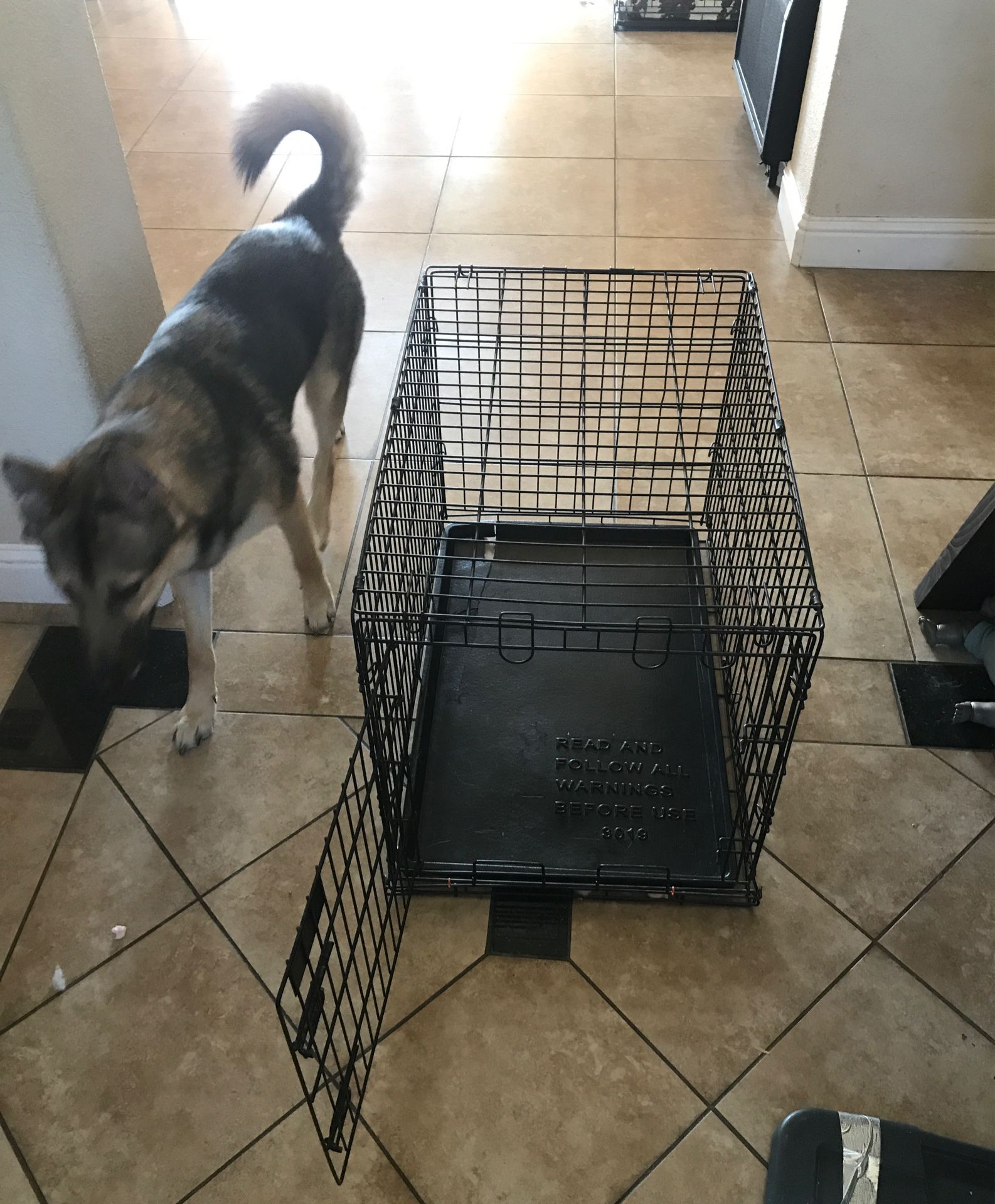 Medium dog kennel cage wire crate